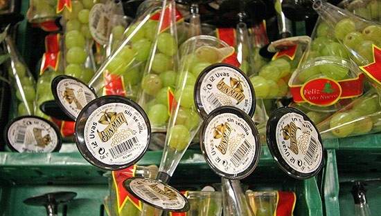 《外國有趣跨年習俗》為什麼賣場都要賣12顆一組的葡萄組合? 《外國有趣跨年習俗》為什麼賣場都要賣12顆一組的葡萄組合?