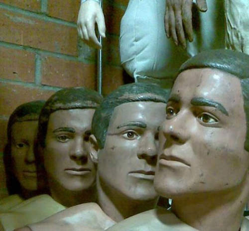 《假人模特兒失落倉庫》那些乏人問津的人體模型臉上有股淡淡的哀傷