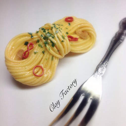 《麵條髮夾》吃貨應該會很喜歡的東西~餓了啊... 《麵條髮夾》吃貨應該會很喜歡的東西~餓了啊...