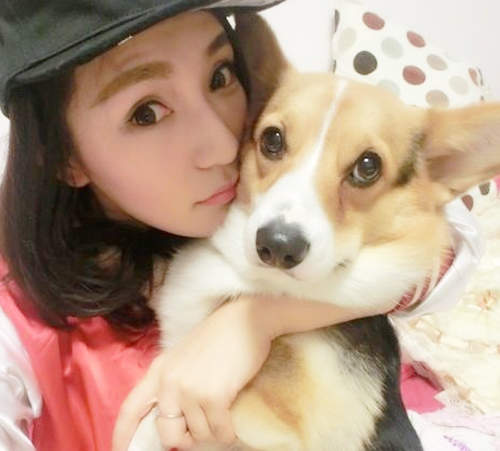 《正妹曬寵物sharon小寶兒》美女跟柯基分不清誰可愛惹(♥´◡`♥) 《正妹曬寵物sharon小寶兒》美女跟柯基分不清誰可愛惹(♥´◡`♥)