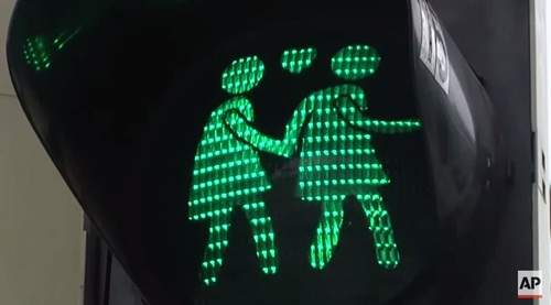 《小綠人戀愛中》連小紅人都悄悄愛下去囉