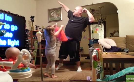 《我先生怎麼這麼萌☉_☉》老婆架設錄影機看到的是？