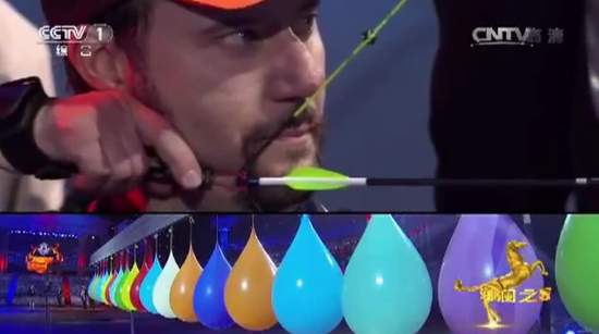 挑戰世界記錄《一箭射穿38水球》最後到底有沒有射中靶心？
