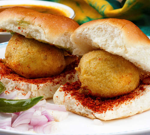 《各國招牌三明治》想不到這裡面夾的球狀物居然是... 《各國招牌三明治》想不到這裡面夾的球狀物居然是...