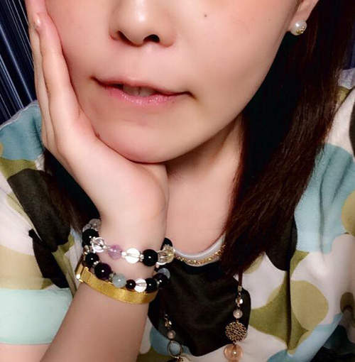 《咬嘴唇自拍》繼牙齒痛拍照法後的自拍新流行 《咬嘴唇自拍》繼牙齒痛拍照法後的自拍新流行