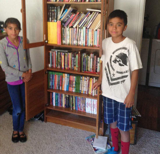 《無書可看的小孩》所以郵差把圖書館送進他家 。◕‿◕。 《無書可看的小孩》所以郵差把圖書館送進他家 。◕‿◕。