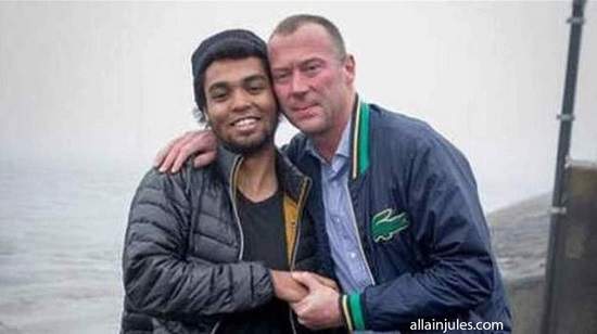 洋蔥《偉大的退伍軍人父親》為了找尋加入聖戰的兒子 父親潛入了最危險的戰場！