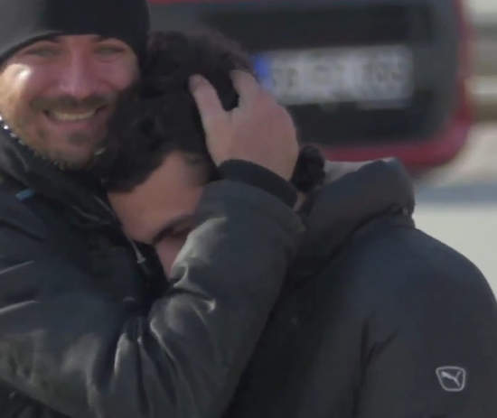 超感人《真實廣告》為了他所有人都學會了手語