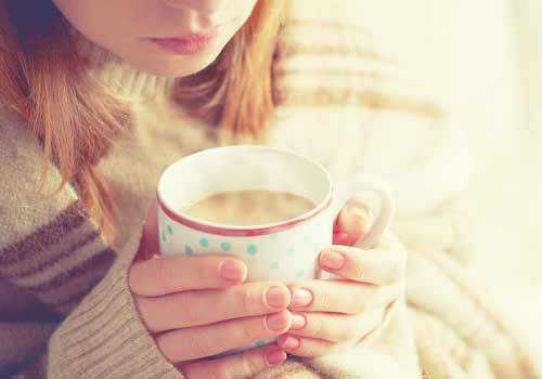 《雙手馬克杯》冬天令男生心動的女生舉動（‘艸`）