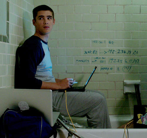 《超相似電影海報》大家說說看這兩張海報相似度有多少? 《超相似電影海報》大家說說看這兩張海報相似度有多少?