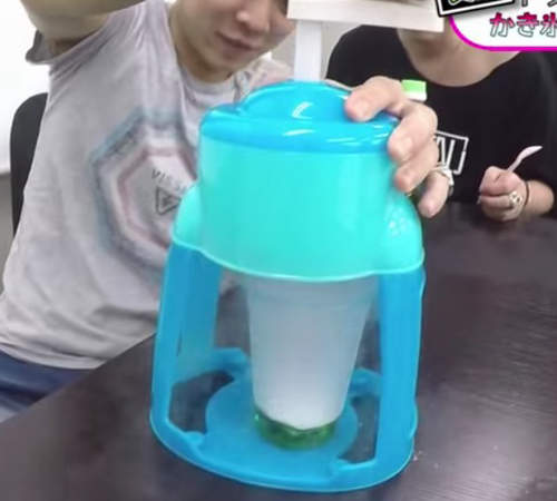 實驗《用乾冰作剉冰》完全意想外的結果~乖孩子不能模仿喔ww 實驗《用乾冰作剉冰》完全意想外的結果~乖孩子不能模仿喔ww