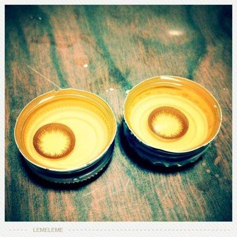 忘記帶《隱形眼鏡盒》的替代方案 瓶蓋真是太好用惹www 忘記帶《隱形眼鏡盒》的替代方案 瓶蓋真是太好用惹www