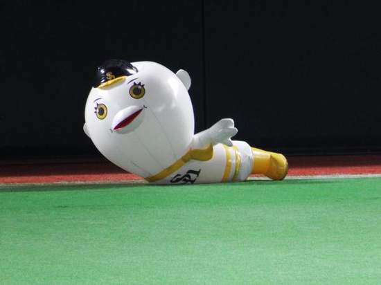 軟銀鷹吉祥物《氣球先生(ふうさん)》棒球界也開始走噁心可愛路線了嗎... 軟銀鷹吉祥物《氣球先生(ふうさん)》棒球界也開始走噁心可愛路線了嗎...