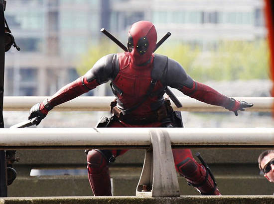 等不及惹《死侍》電影片場照 嘴砲王降臨～