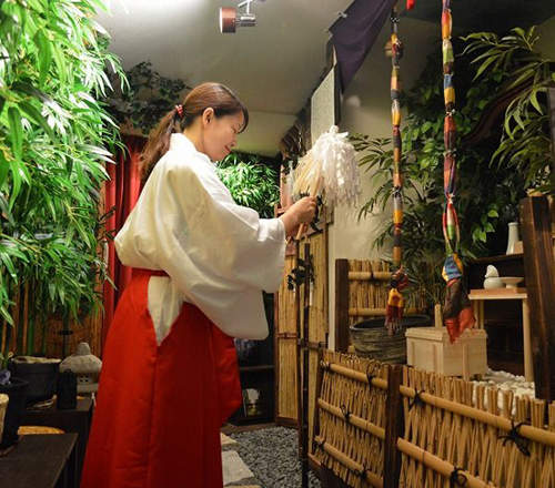 隱藏大樓內的《神社咖啡廳》像實際進到神社般的不思議空間 隱藏大樓內的《神社咖啡廳》像實際進到神社般的不思議空間
