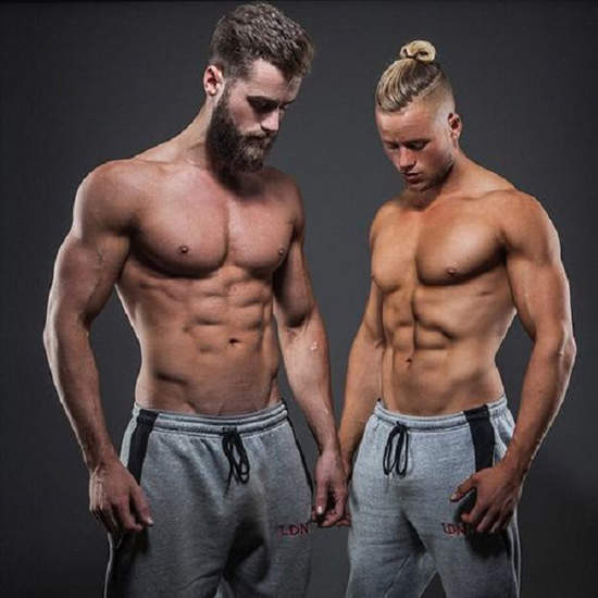 《英國最健美雙子》這家健身房一定生意興隆