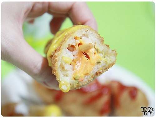 韓國小七新推出《米熱狗》不管熱量直接吃下去就對了♪