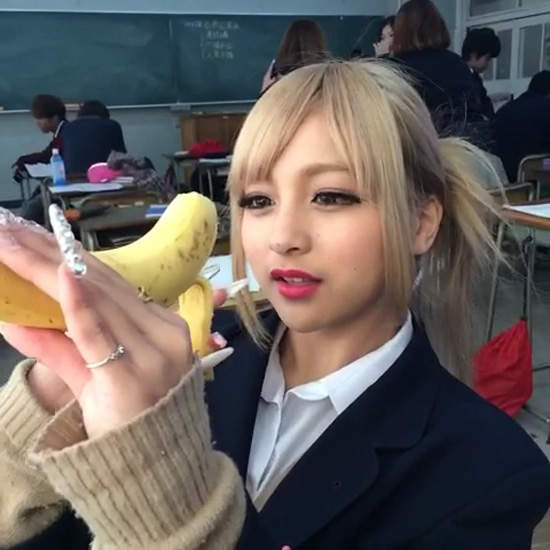 《吃香蕉的美少女》教你優雅的吃香蕉呦~ 《吃香蕉的美少女》教你優雅的吃香蕉呦~