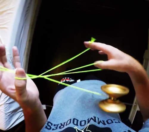 《網路宅神人》精彩的上帝視角版溜溜球影片