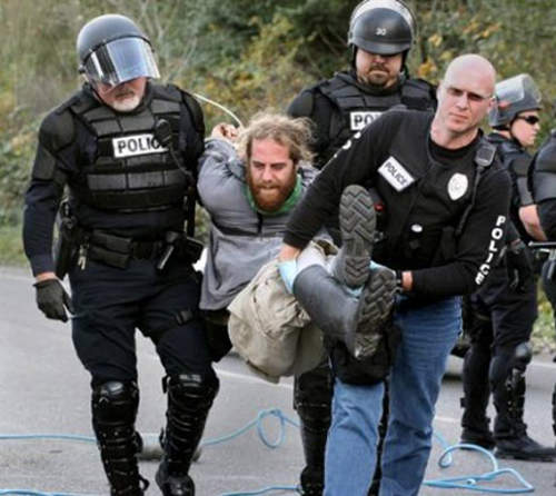 好可怕系列《意外被抓的犯罪者》忍不住覺得他們也真夠倒楣的(噗) 好可怕系列《意外被抓的犯罪者》忍不住覺得他們也真夠倒楣的(噗)