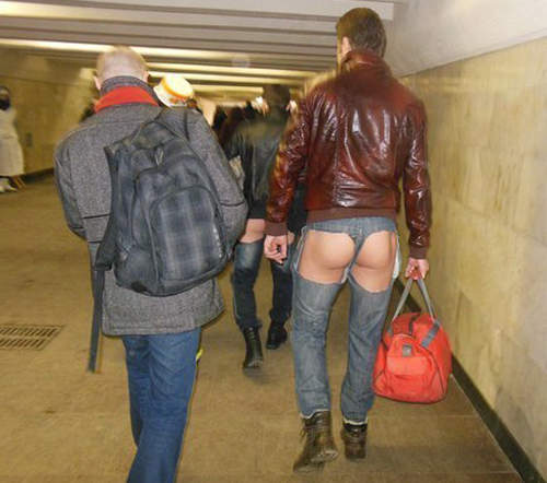 《俄羅斯地鐵時尚》整個車箱都是我的伸展台 《俄羅斯地鐵時尚》整個車箱都是我的伸展台