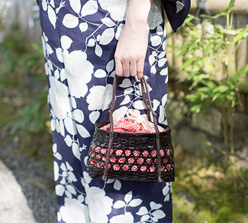 夏季浴衣必備《束口藤編包》用百圓商品就能簡單自製 夏季浴衣必備《束口藤編包》用百圓商品就能簡單自製