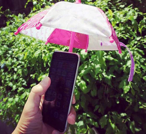 《手機版一隻小雨傘》防水防UV還可以防無聊喔
