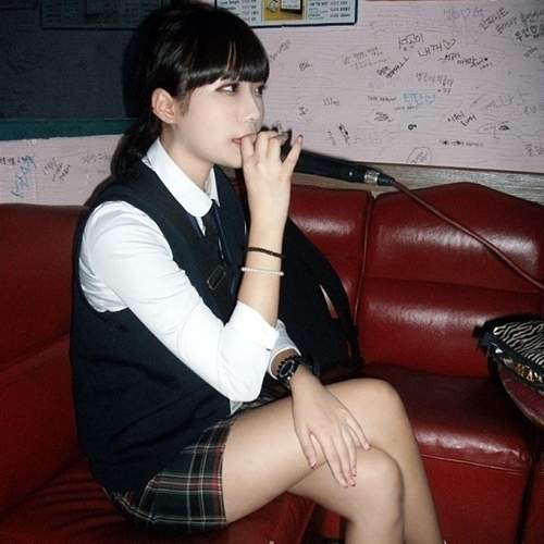 《現代的學生制服》正經的看青春不正經的看...... 《現代的學生制服》正經的看青春不正經的看......