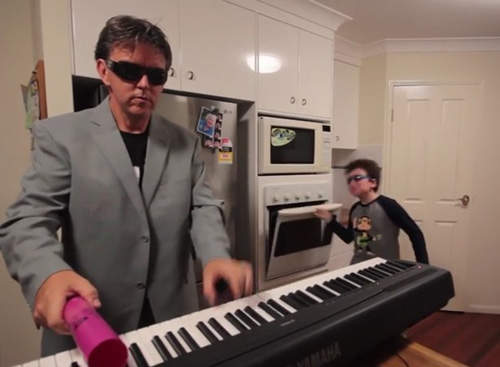 《當老媽不在家...》媽~你再不回家 家裡就要被拆了XD 《當老媽不在家...》媽~你再不回家 家裡就要被拆了XD