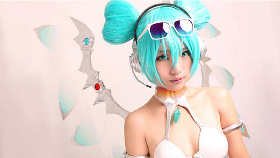 yizumi和泉Cosplay《初音雪邦賽車娘》這還原度神高啊 ❤ yizumi和泉Cosplay《初音雪邦賽車娘》這還原度神高啊 ❤