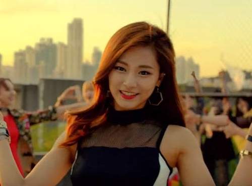 TWICE《Like OOH-AHH》MV釋出　目光焦點當然要放在忙內子瑜身上囉♥