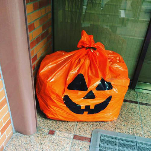 東京發放《萬聖節垃圾袋》狂歡後的垃圾對策也可以這麼可愛♥