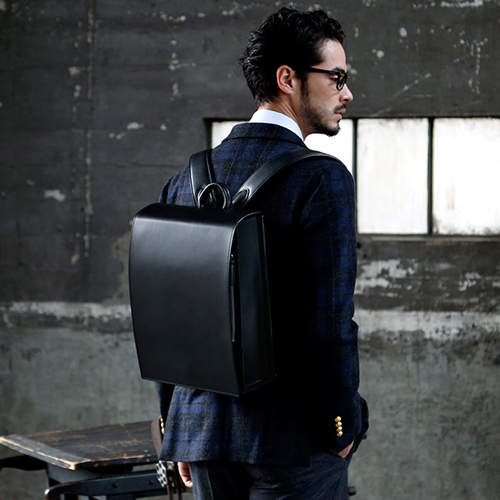 大人專用《日本小學生書包》更能融入日常穿搭的時尚設計