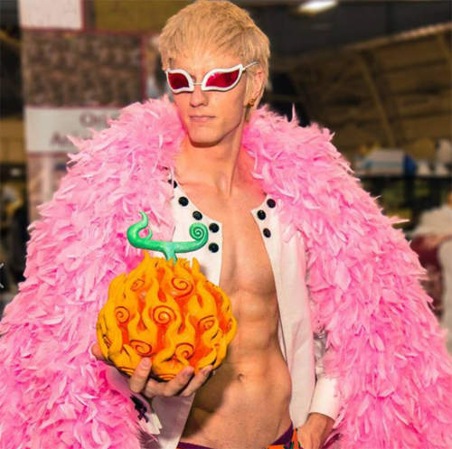 《真人版多佛朗明哥》線線果實能力讓我的人魚線都變好看了