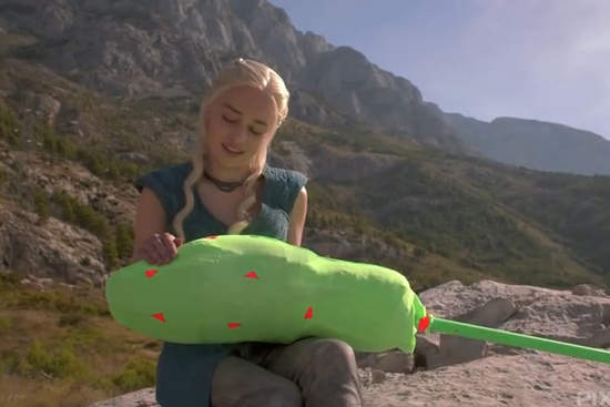 《冰與火之歌》去特效 龍母您在撫摸什麼東西......