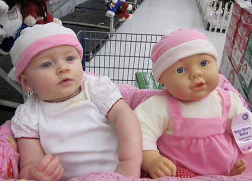 小朋友vs.他們的玩具娃娃　怎麼長得一模模一樣樣！？（驚）