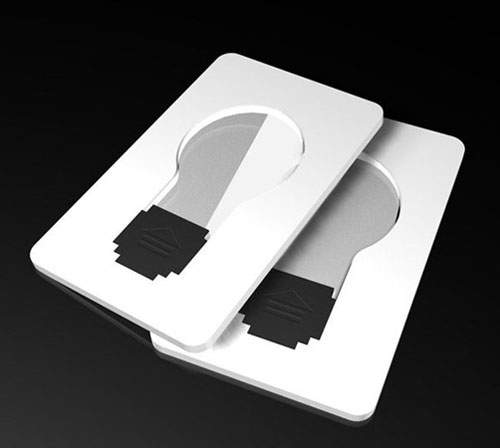 《超薄 2D 卡片燈》將透明燈泡片扳成直角就亮了