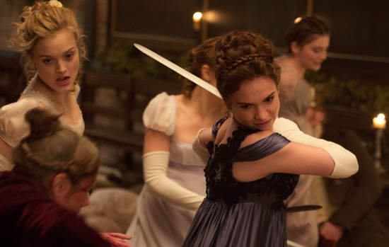 《傲慢與偏見與殭屍》新預告 一起殺殭屍是最浪漫的約會♥ 《傲慢與偏見與殭屍》新預告 一起殺殭屍是最浪漫的約會♥