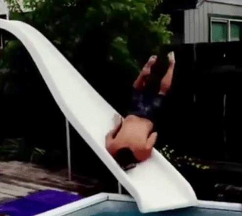 《滑水道NG動圖》看完我覺得有點怕怕...