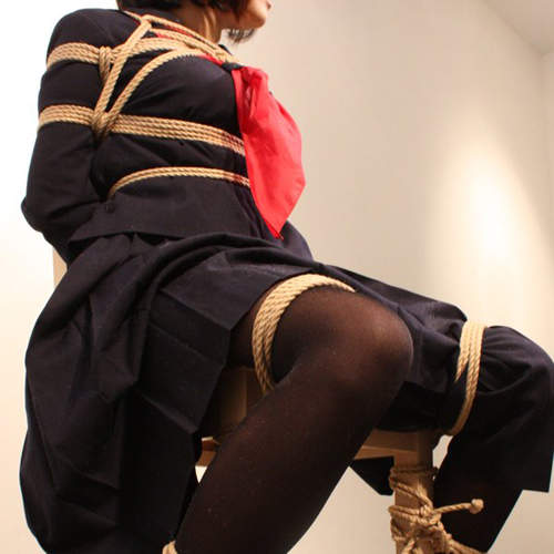 喜歡找人試綁的《緊縛繪師》好羨慕有模特兒願意讓他玩弄…… 喜歡找人試綁的《緊縛繪師》好羨慕有模特兒願意讓他玩弄……