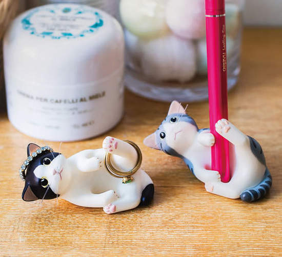 《貓咪筆架》喵的勒放在桌上好療癒 《貓咪筆架》喵的勒放在桌上好療癒