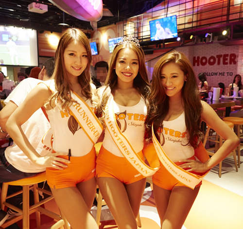 《HOOTERS新宿西口店開幕》性感漂亮大姐姐我要點餐可以嘛 《HOOTERS新宿西口店開幕》性感漂亮大姐姐我要點餐可以嘛