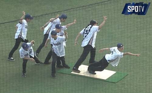 韓國《人形蜈蚣開球》定番開球法：人形蜈蚣+海波浪舞蹈