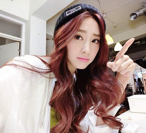 《正妹曬寵物》席惟倫xSamsung GALAXY E 追劇篇廣告女主角  《正妹曬寵物》席惟倫xSamsung GALAXY E 追劇篇廣告女主角