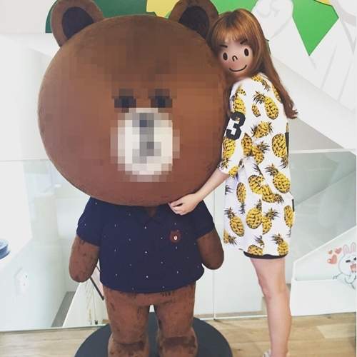 《被路人玩弄的玩偶》不是說展示品都不能碰嘛～