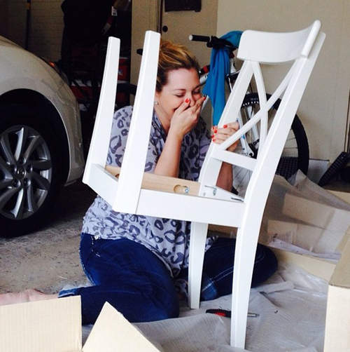 《自己組傢俱的悲劇事件》看起來明明很簡單的啊.....（困惑臉）