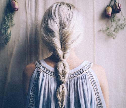 用髮夾就能完成的極簡版《魚尾馬尾》真的用不到髮圈唷