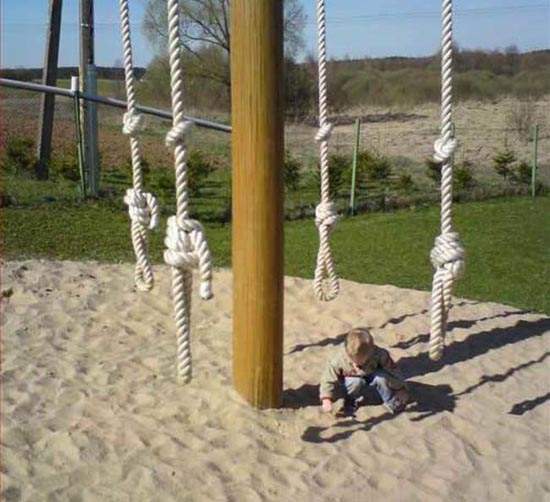 《驚悚遊樂設施》這不會嚇哭小孩嗎? 《驚悚遊樂設施》這不會嚇哭小孩嗎?