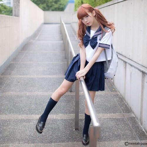 《日本女高中生的制服襪》從膝下正往腳踝慢慢縮短中♥ 《日本女高中生的制服襪》從膝下正往腳踝慢慢縮短中♥