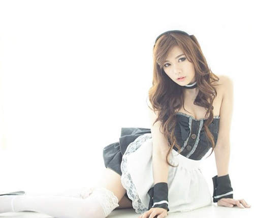 《美眉泰正點》Bella Mybel超火辣聞腋車模 《美眉泰正點》Bella Mybel超火辣聞腋車模